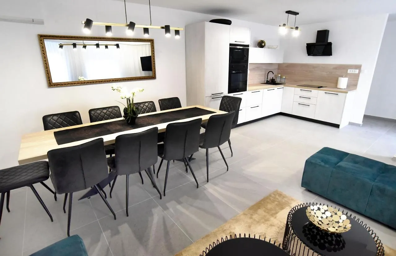 Commodious House In Rijeka With 5 Bedrooms 0*,