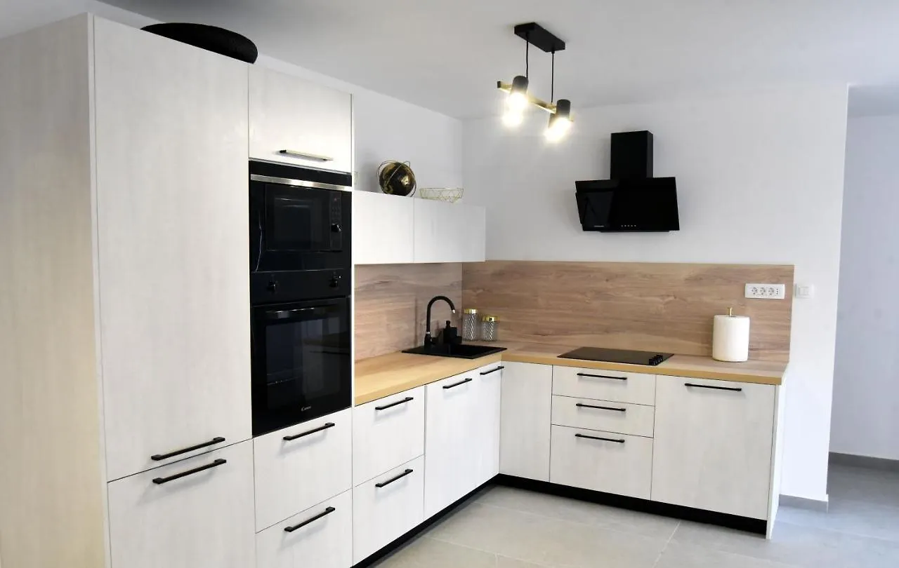 Commodious House In Rijeka With 5 Bedrooms 0*,